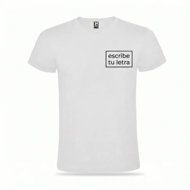 Camiseta con inicial con recuadro